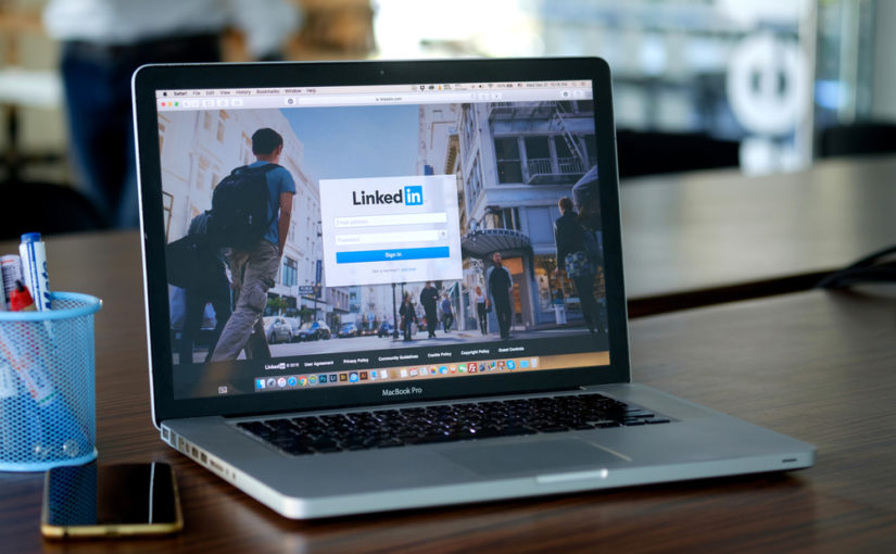 Trouvez un emploi grâce à LinkedIn, Twitter et Facebook